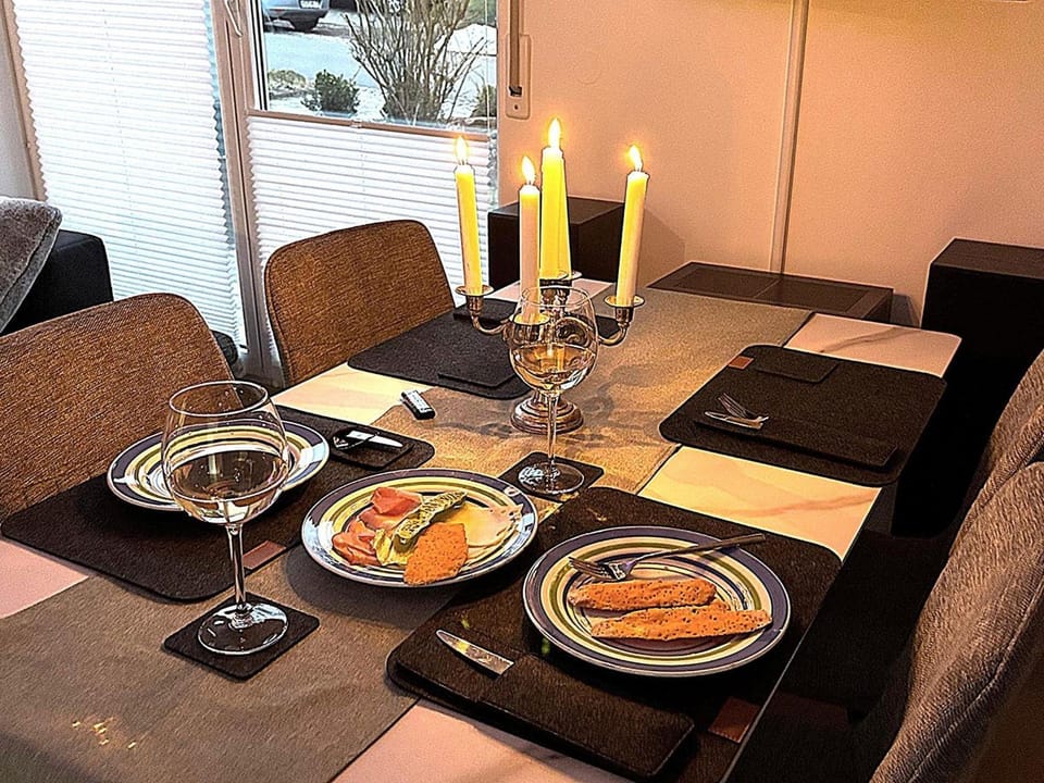 Seating area, Dining area