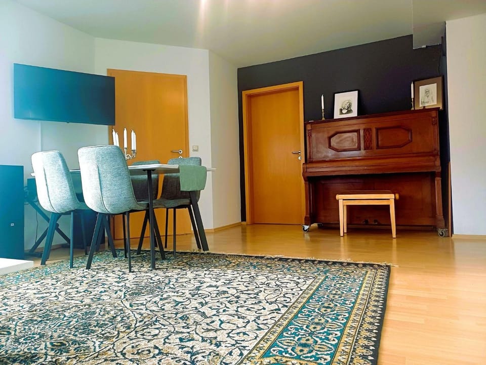 Photo of the whole room, Dining area