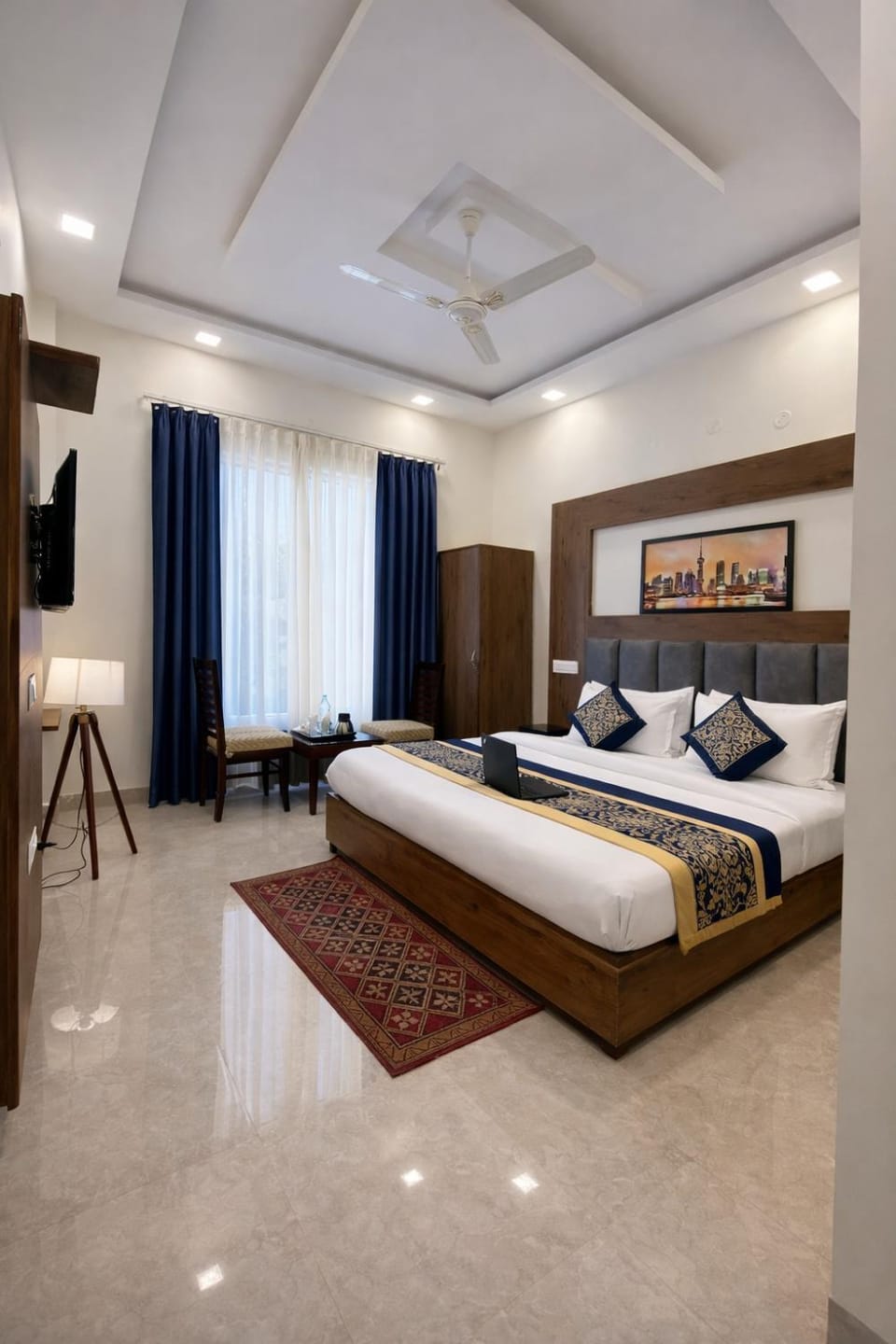 Bed, TV and multimedia, Photo of the whole room, Bedroom