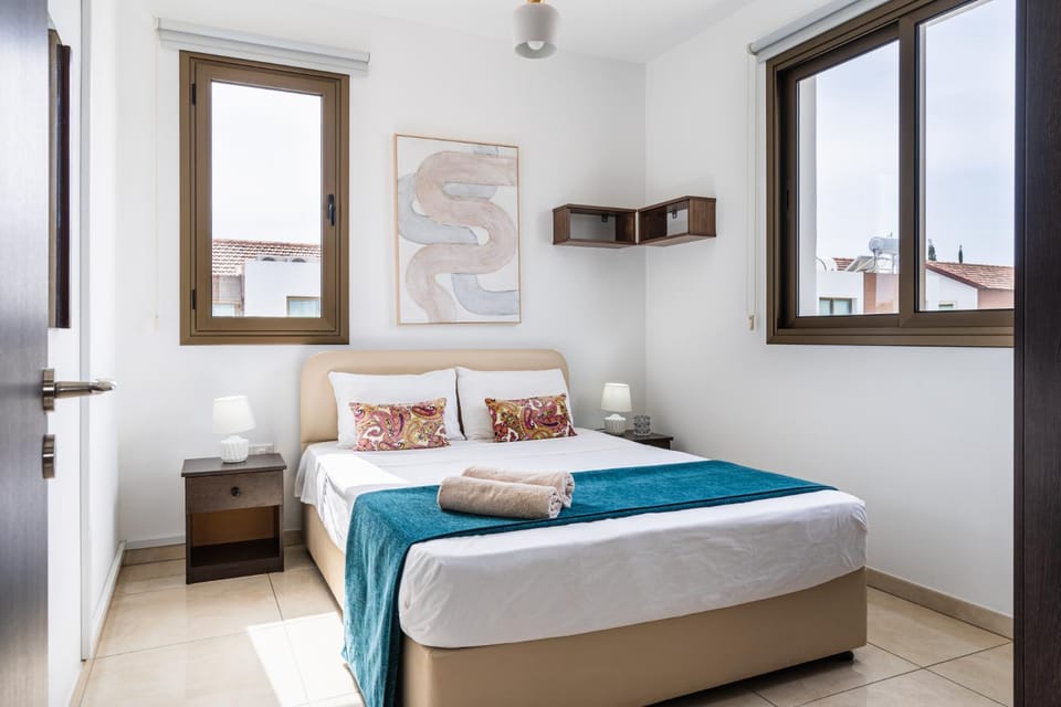 Bed, Bedroom, towels, air conditioner