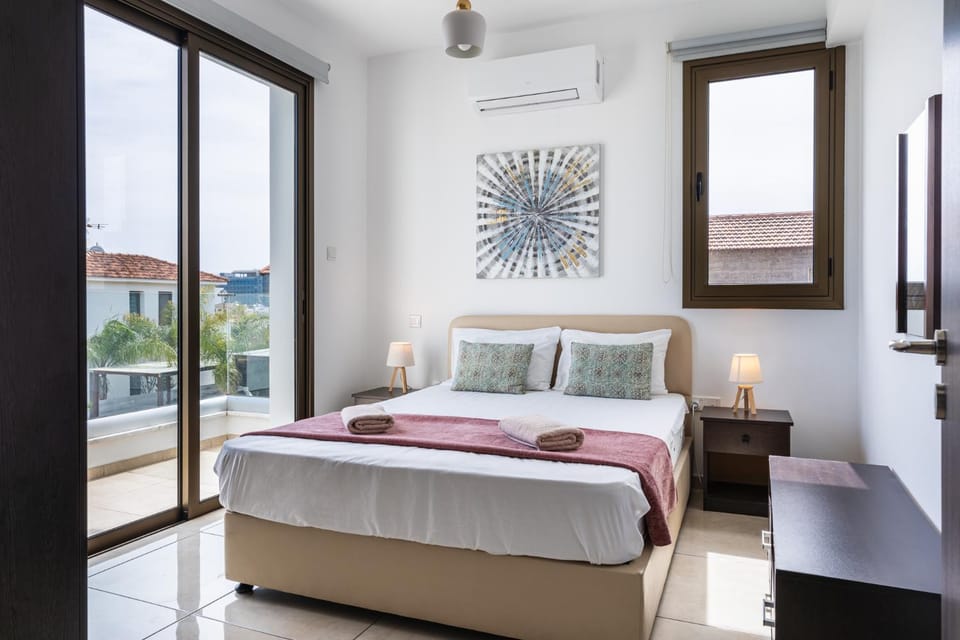 Bed, Balcony/Terrace, Bedroom, towels, air conditioner