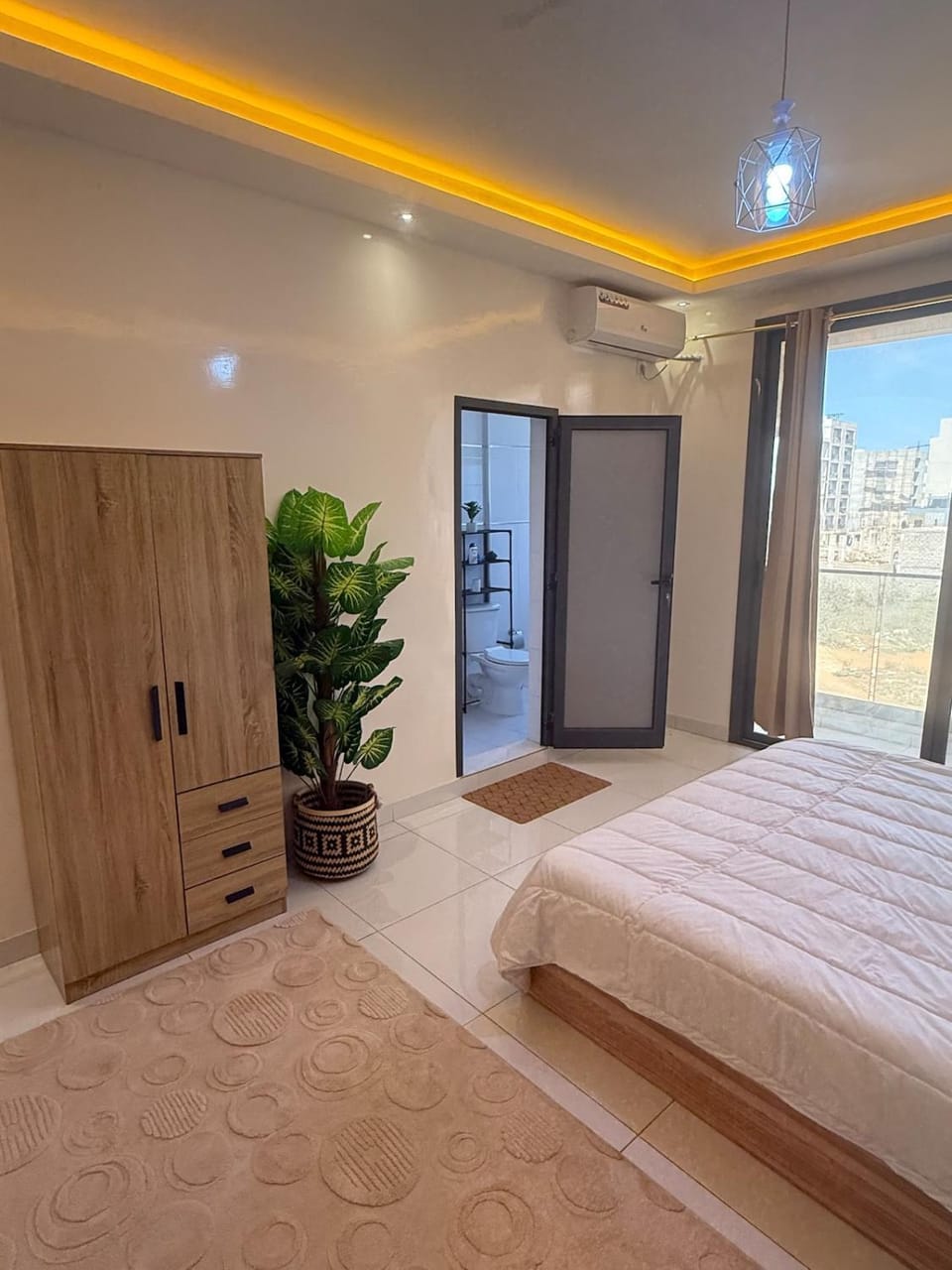 Bed, Photo of the whole room, Bedroom, wardrobe, air conditioner