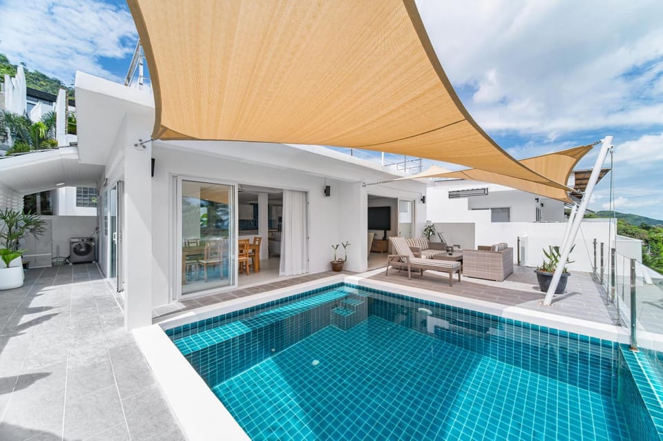 Pool view, Swimming pool, sunbed