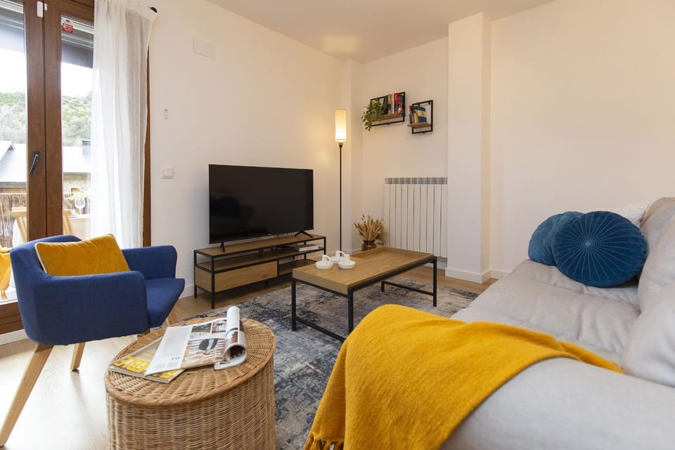 Communal lounge/ TV room, Living room