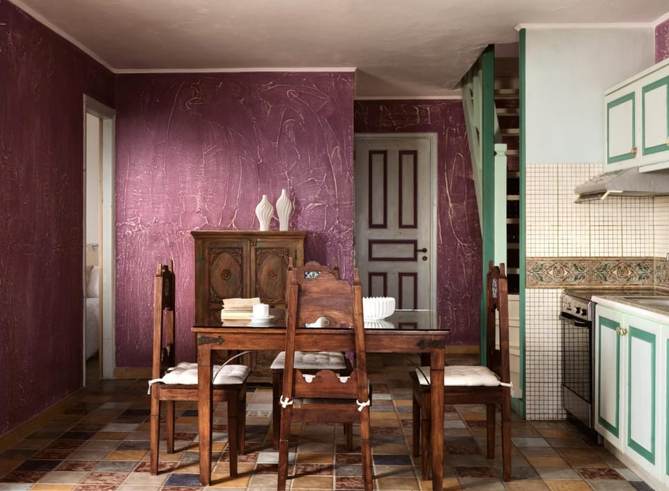 Kitchen or kitchenette, Dining area, stove