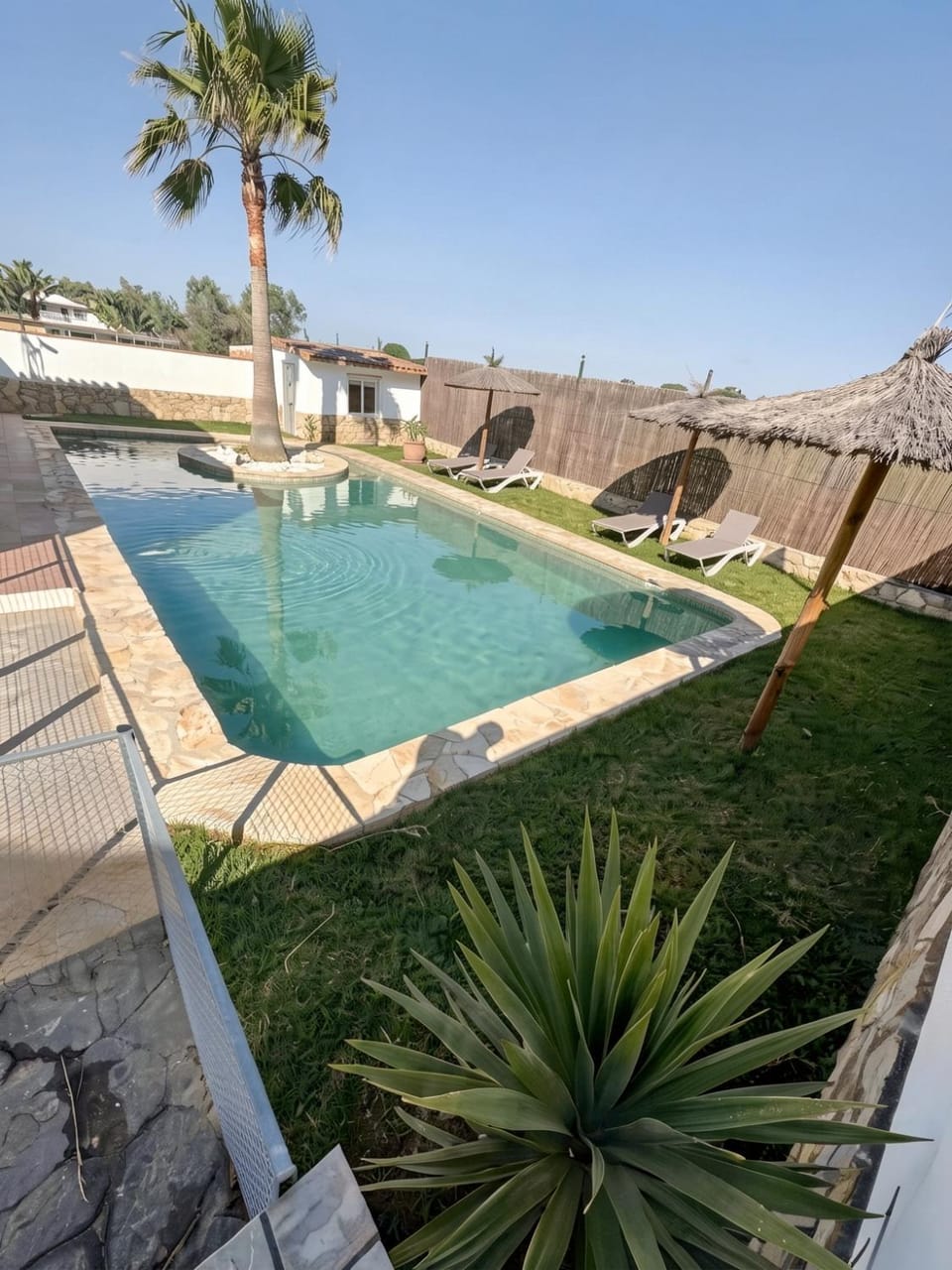 Chalet con piscina privada Lugar tranquilo con Palmeras House in Costa de la Luz