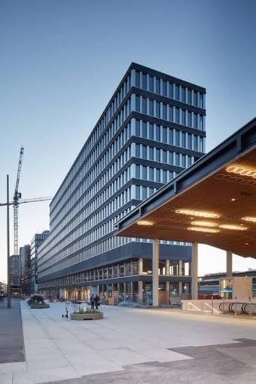 Neighbourhood, Location