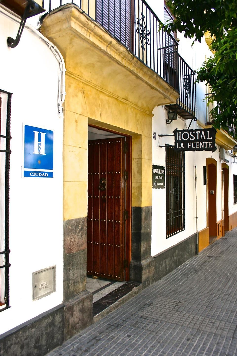 Facade/entrance