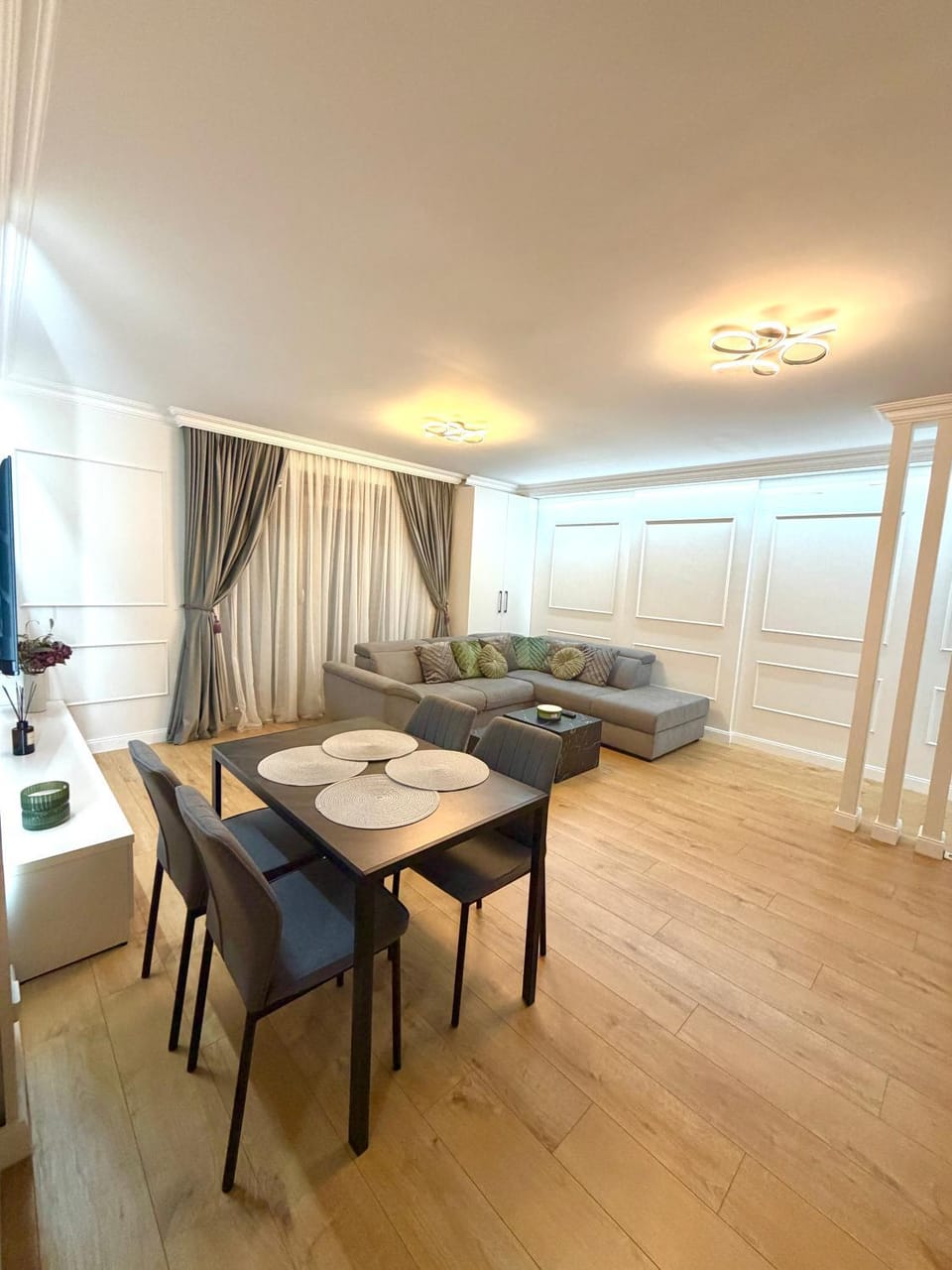 Living room, Dining area