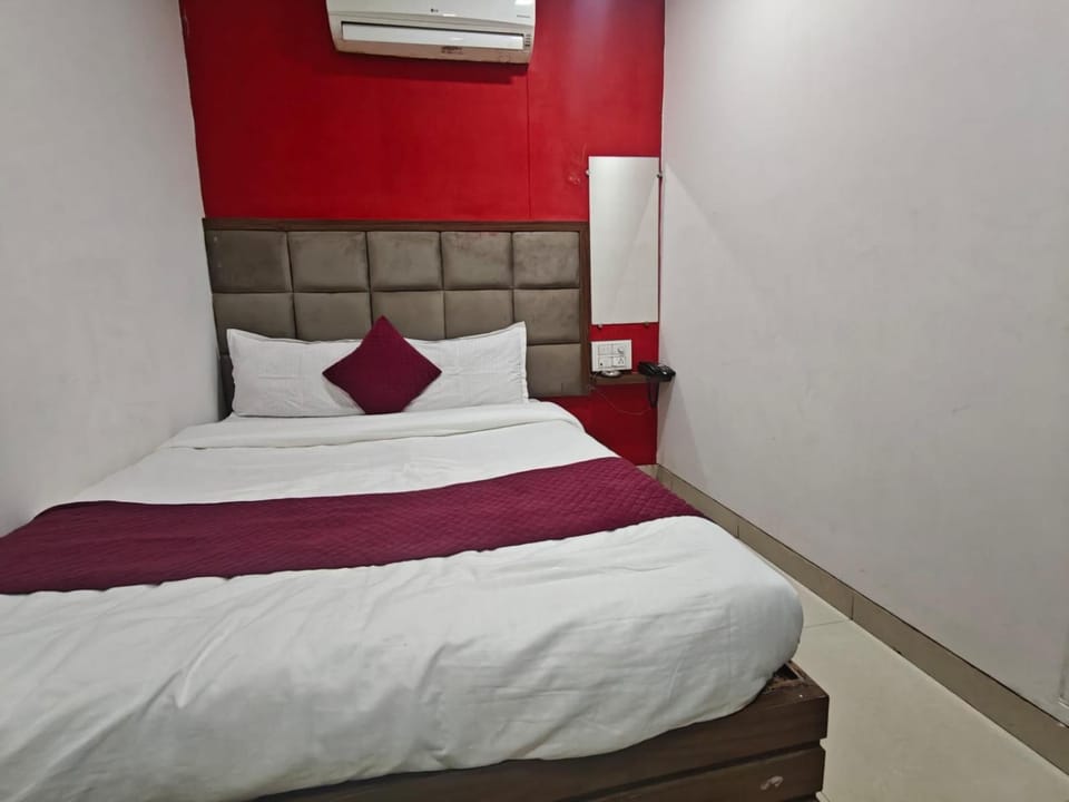 Hotel Silver Shine Jogeshwari Love hotel in Mumbai