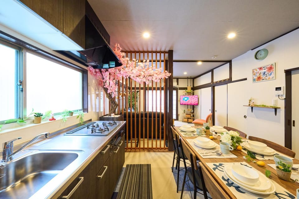 Kitchen or kitchenette, Dining area, stove
