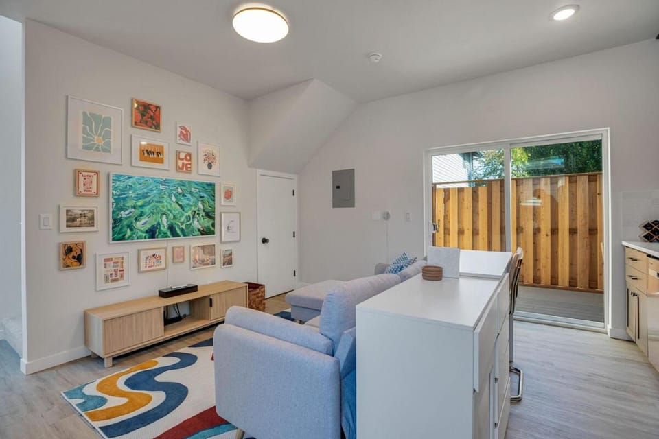 Vibrant 1BR Duplex Near Alberta Arts District House in Portland