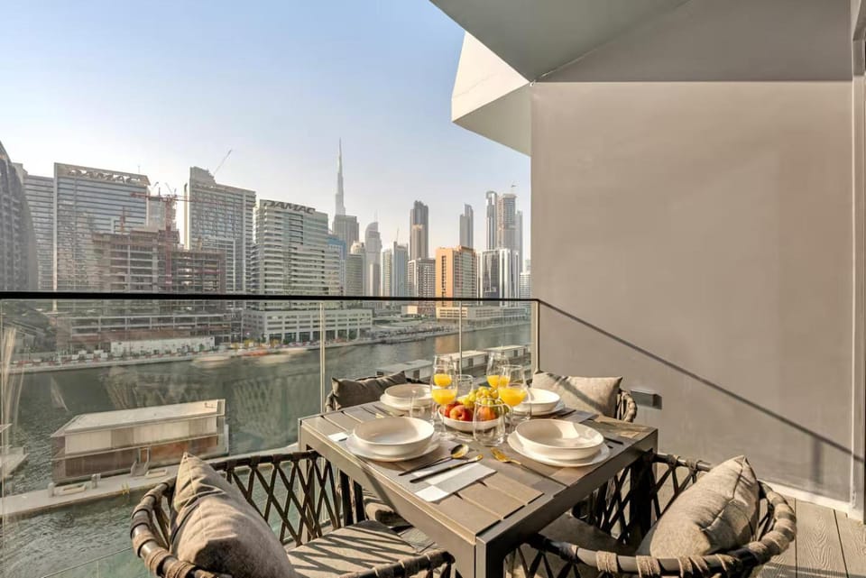 Binghatti Canal Luxury Burj view - Gym&Pool Apartment in Dubai