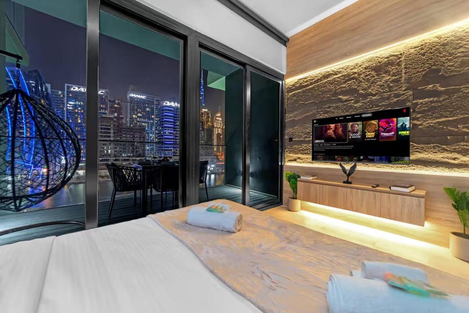 Binghatti Canal Luxury Burj view - Gym&Pool Apartment in Dubai