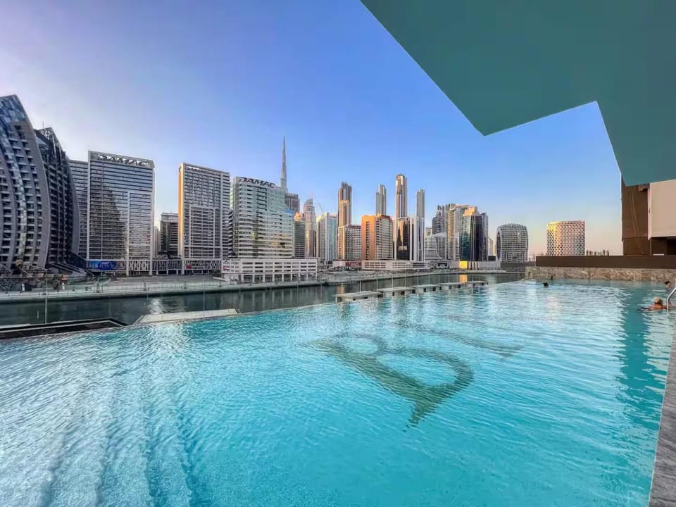 Binghatti Canal Luxury Burj view - Gym&Pool Apartment in Dubai