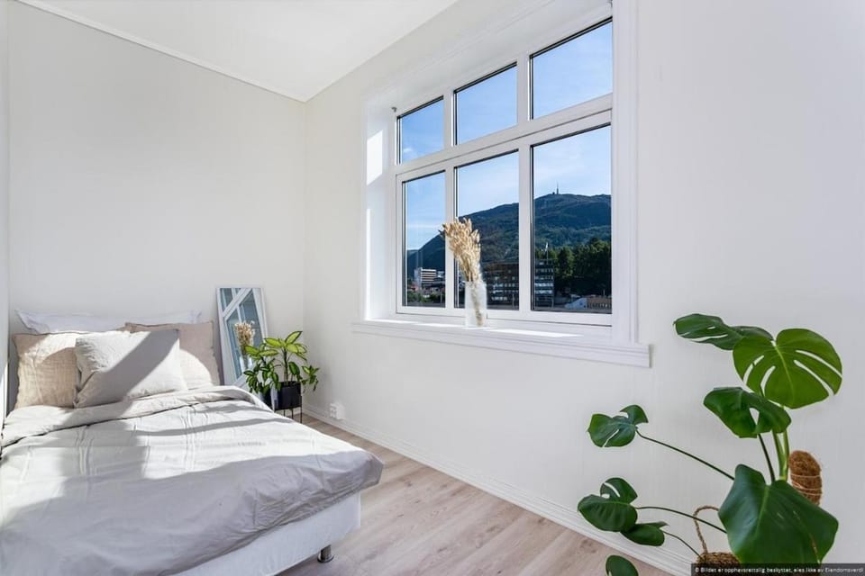 Bed, Bedroom, Mountain view