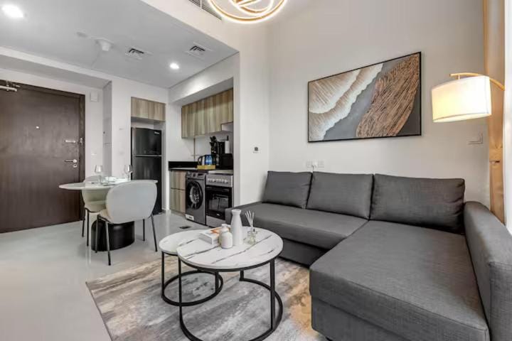 Modern 1BR - High Floor - Balcony - DAMAC Hills Apartment in Dubai