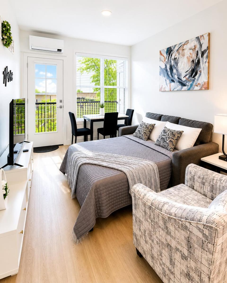 Bed, Living room