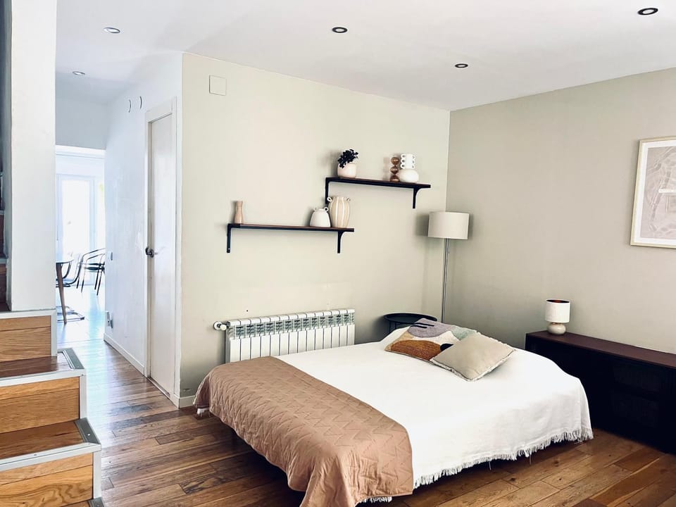 Bed, Living room