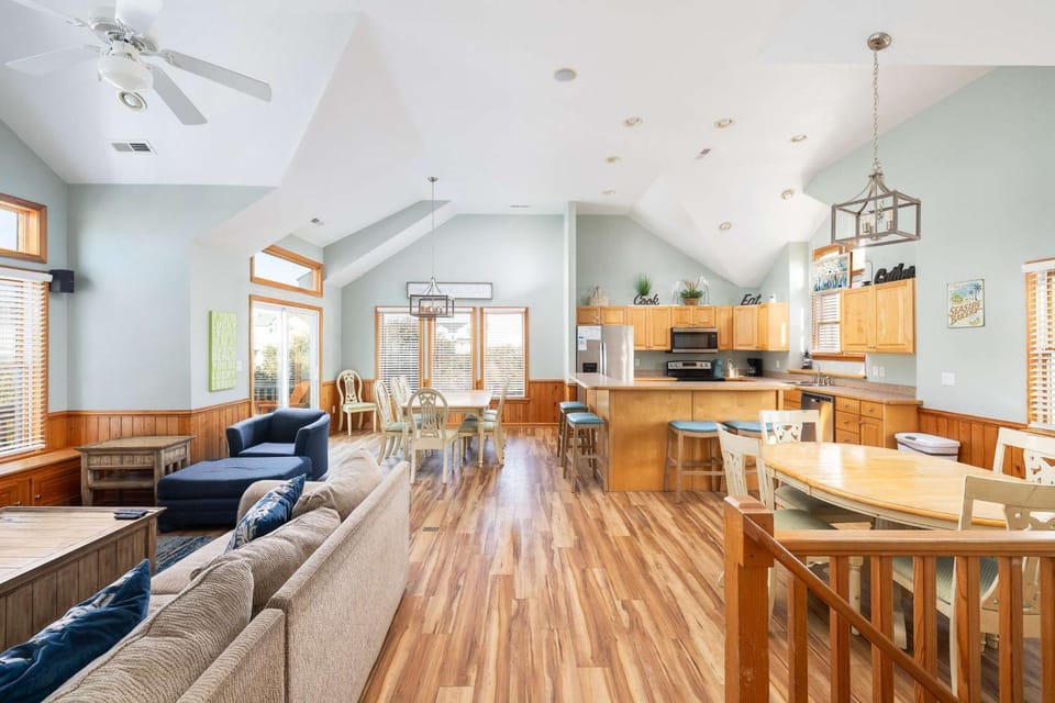 Corolla 7BR with Heated Pool & Spa 1 min to beach House in Corolla