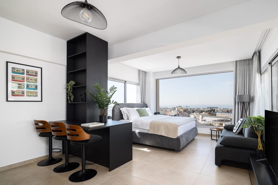 Bed, Living room, Photo of the whole room, Seating area, Bedroom