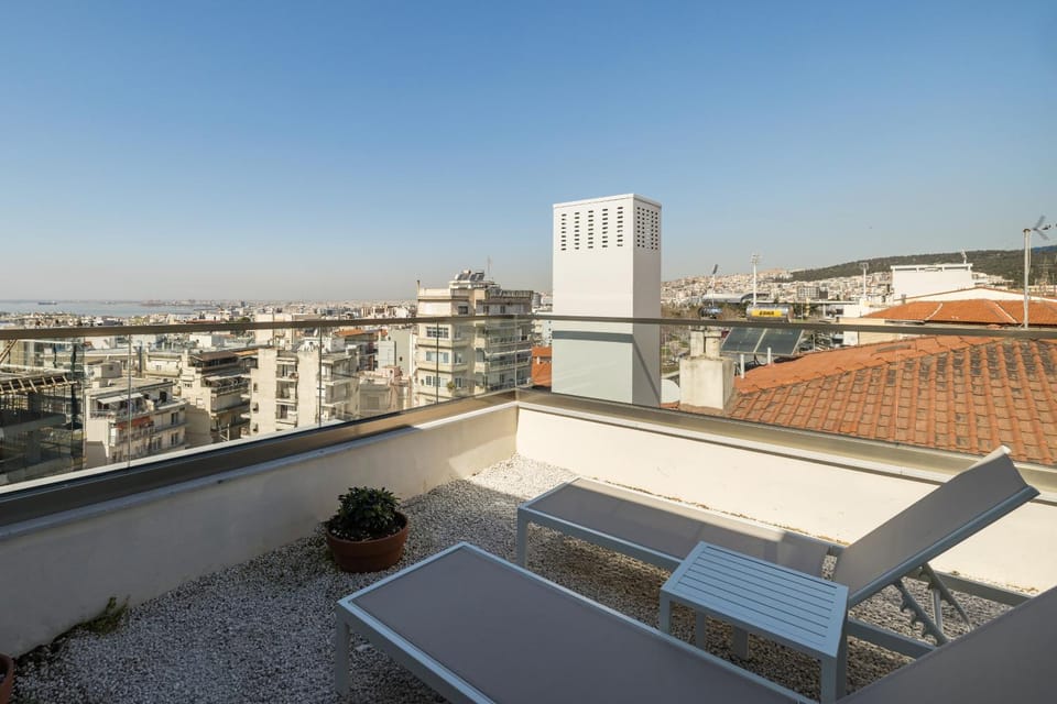 View (from property/room), Balcony/Terrace, City view