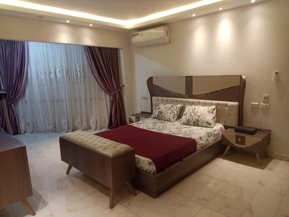 Modern Comfort Apartment Hadaeq El Qobba Near Downtown and Ciro Airport , Families only minimum stay 28 Days Apartment in Cairo