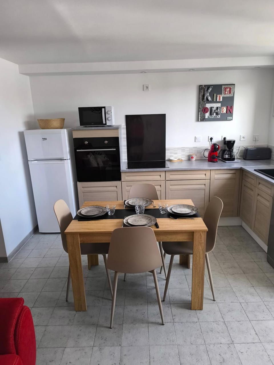 Kitchen or kitchenette, Dining area