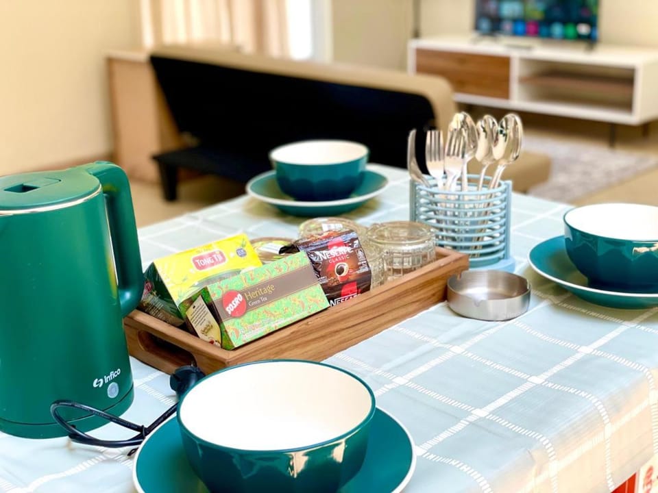 Coffee/tea facilities, Food