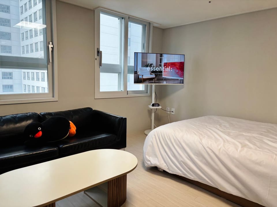 블랙하우스 Apartment in Seoul
