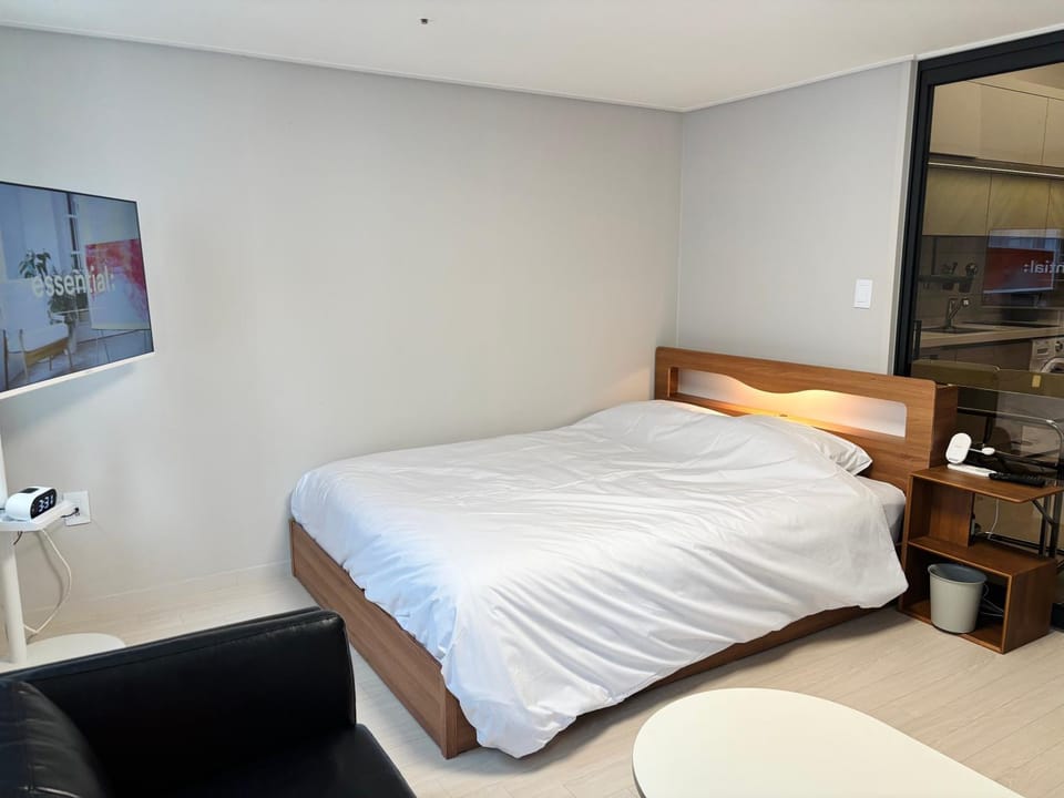 블랙하우스 Apartment in Seoul