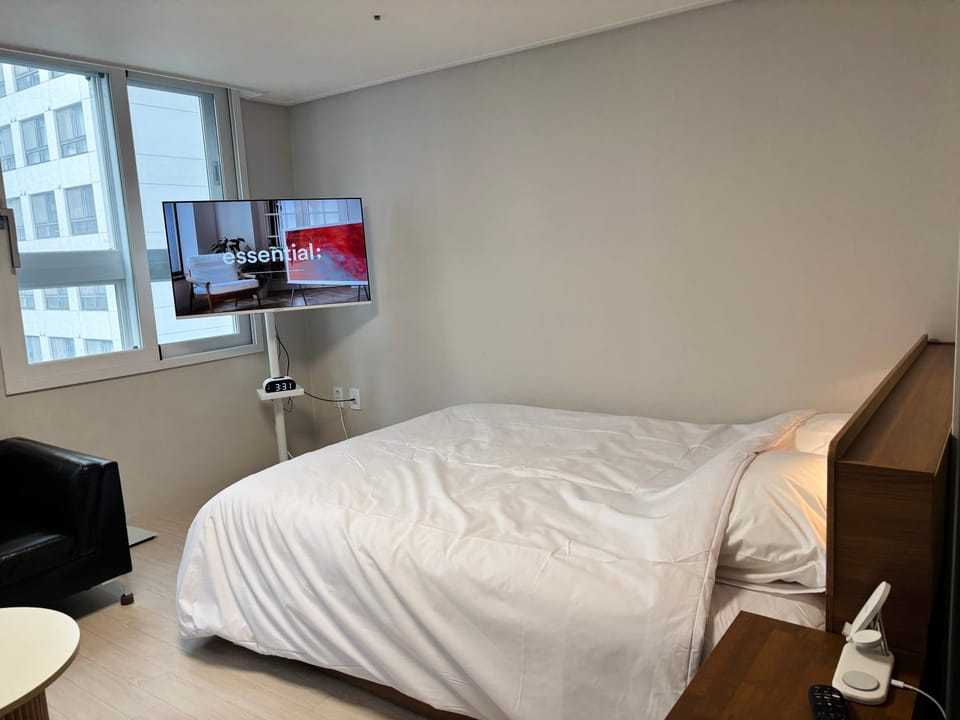 블랙하우스 Apartment in Seoul