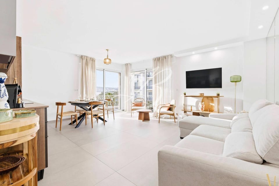 TV and multimedia, Living room, Dining area