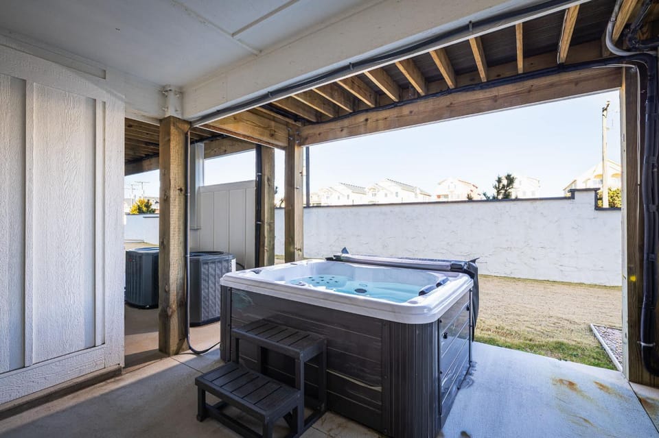 New Listing Ocean Views Hot Tub & Community Pool House in Kill Devil Hills