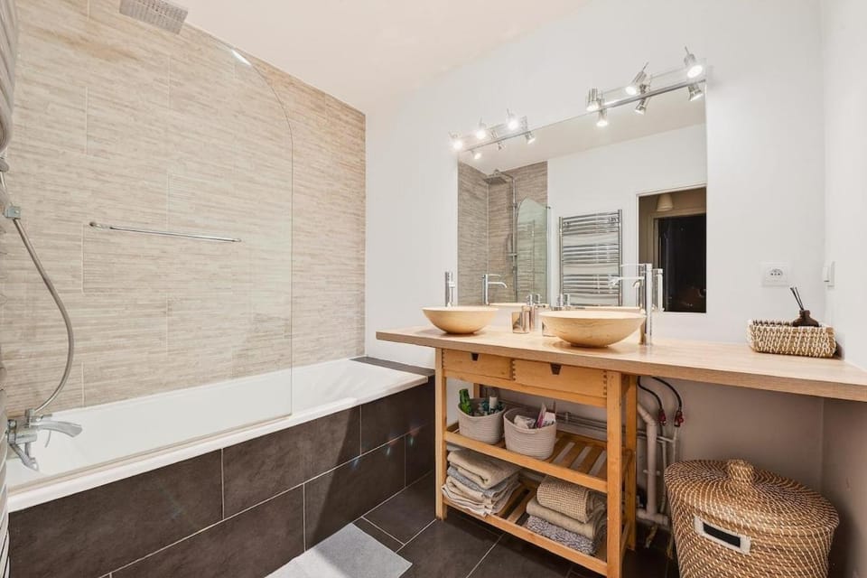 Elégant T3 avec balcon à 15 min à du Trocadéro Apartment in Paris