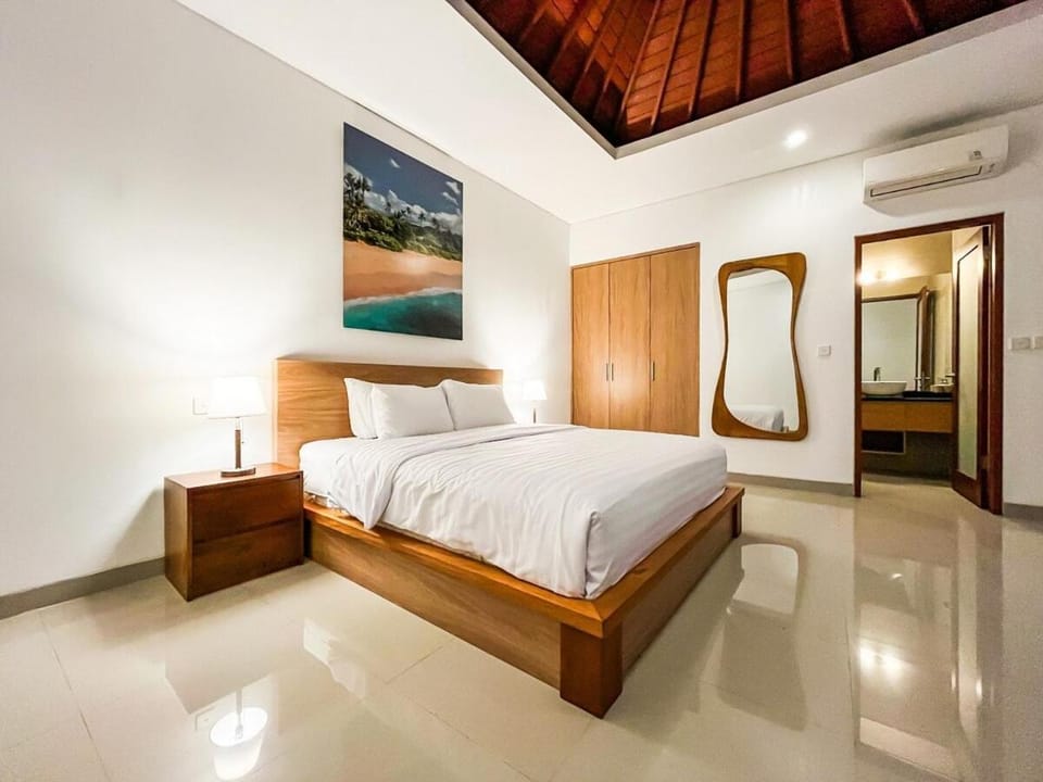 Stylish 3BR Pool Villa 5 Min to Beach Canggu Apartment in North Kuta