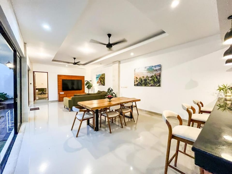 Stylish 3BR Pool Villa 5 Min to Beach Canggu Apartment in North Kuta