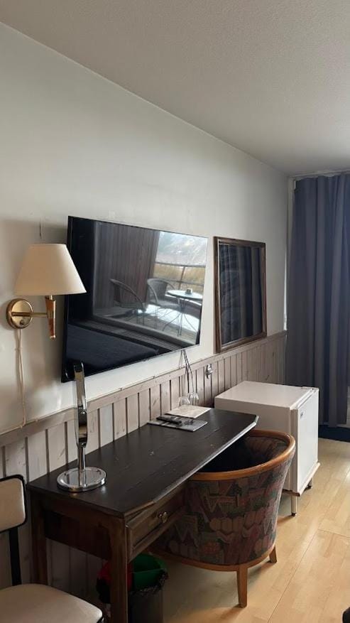 TV and multimedia, Photo of the whole room, furniture