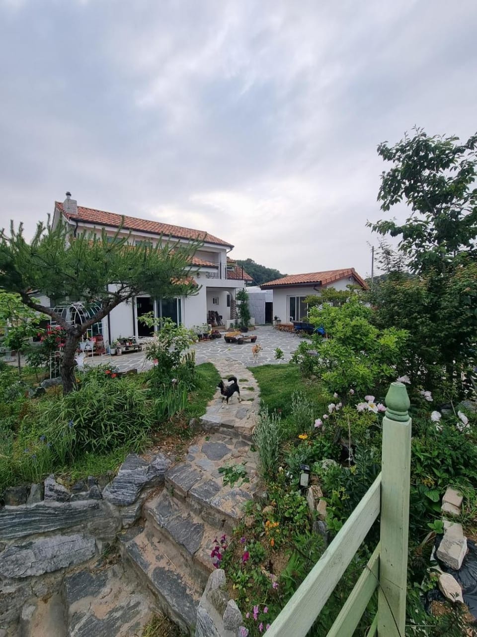 yeongjong garden on the hill near icn free pick up from arex sta Bed and Breakfast in South Korea