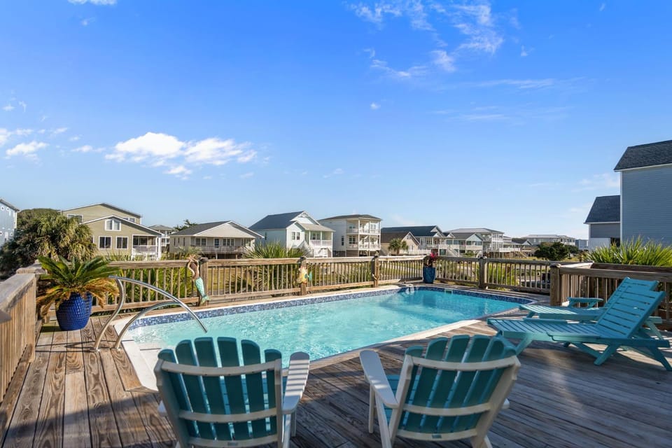 Ocean Views with Heated Pool One Row from Beach House in Oak Island