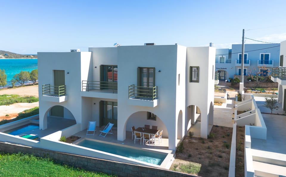 Property building, Pool view, Sea view