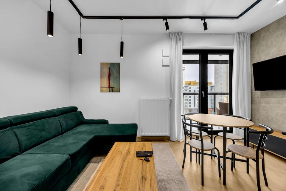 Communal lounge/ TV room, TV and multimedia, Living room, Seating area, Dining area, Evening entertainment