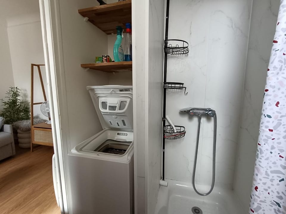 Shower, Bathroom, washing machine