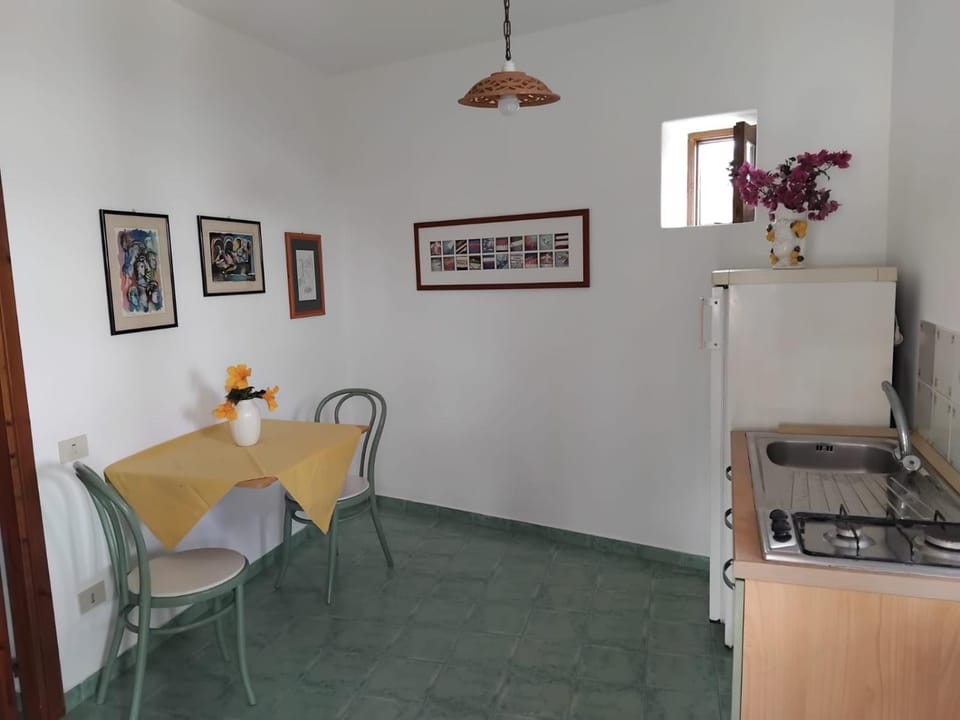Dining area, Area and facilities, stove