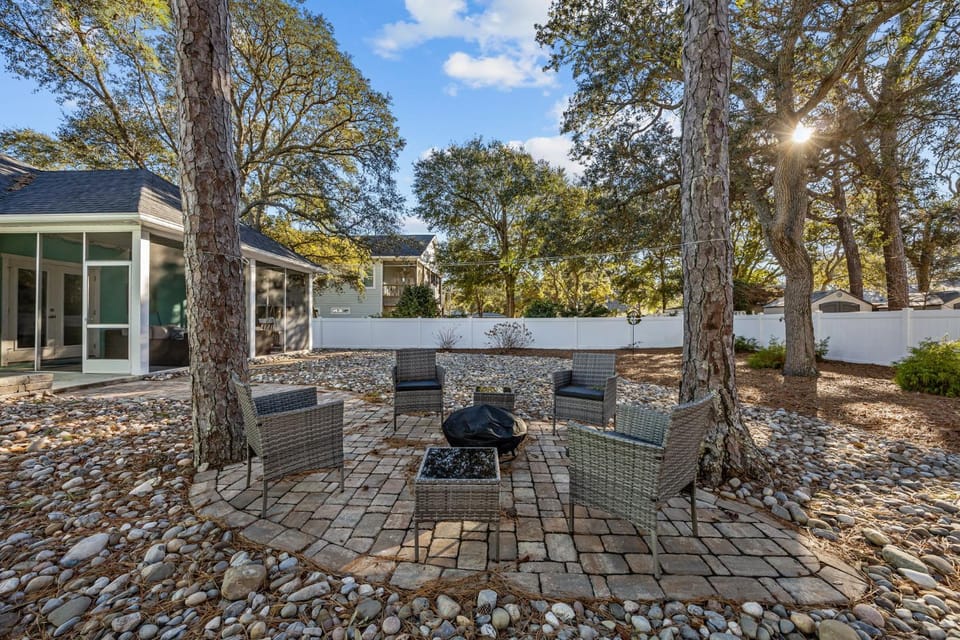 Oak Island Ranch with Firepit and Hot Tub House in Oak Island