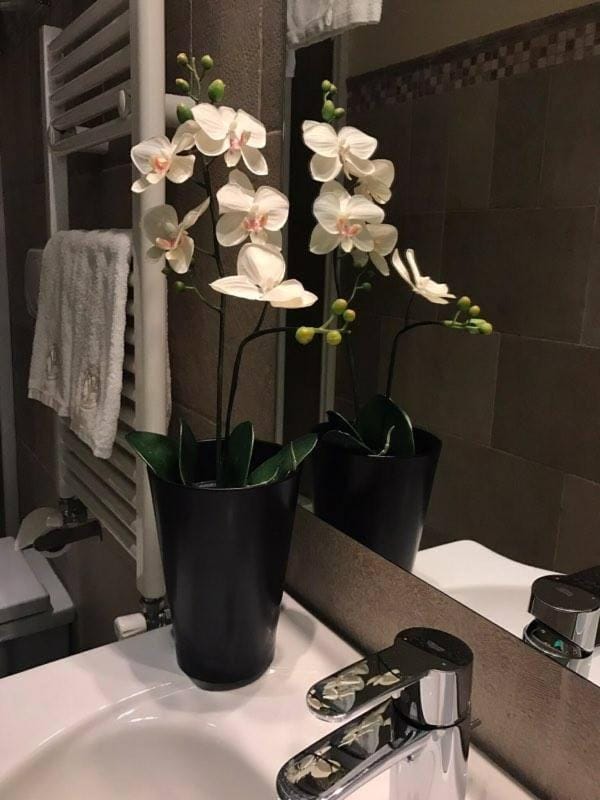 Bathroom, Decorative detail