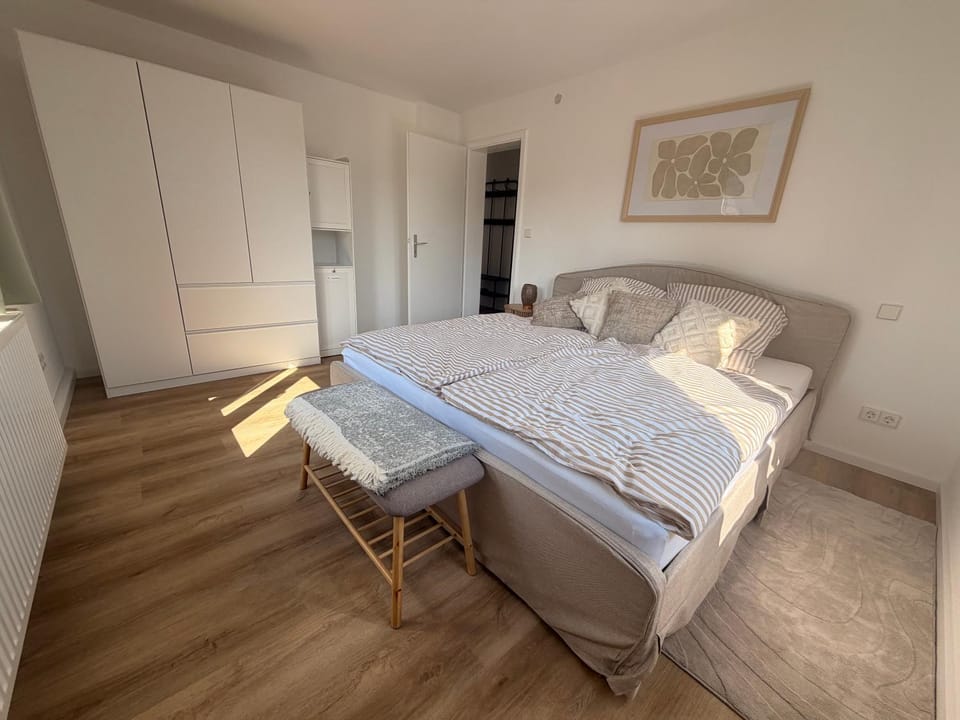 Bed, Photo of the whole room, Bedroom, wardrobe