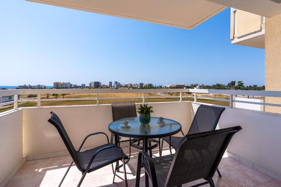 Balcony/Terrace, Seating area, Dining area, Quiet street view