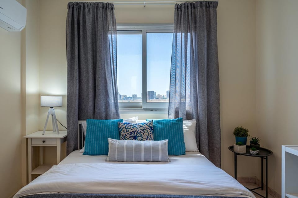 Bed, Bedroom, towels, air conditioner