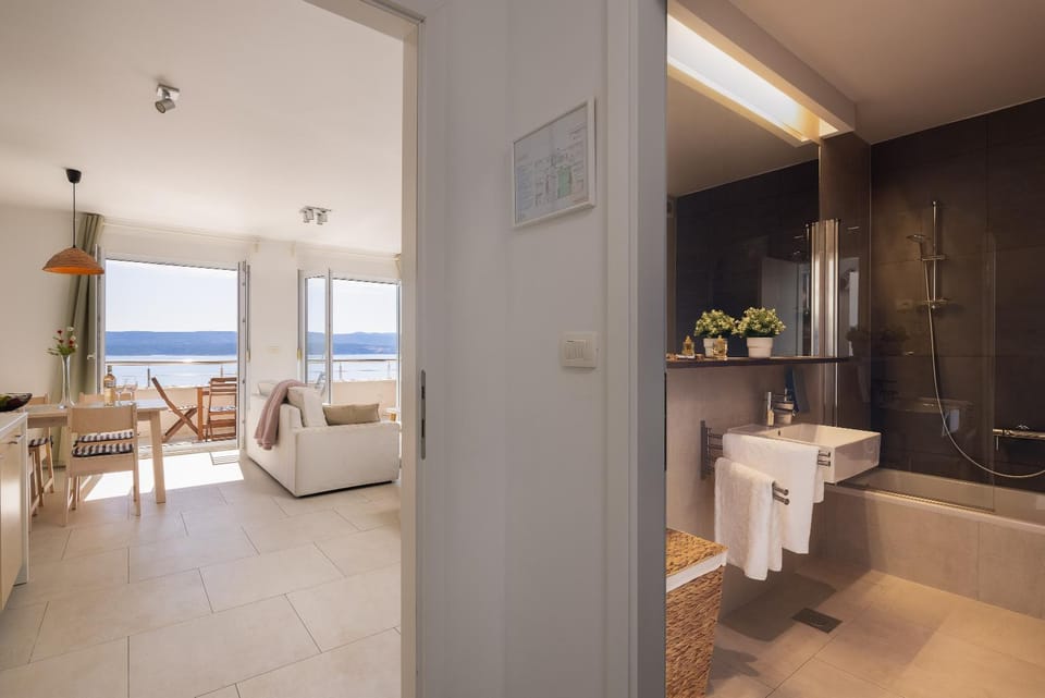 Toilet, Natural landscape, Bathroom, Living room, Seating area, Sea view, Bath, towels